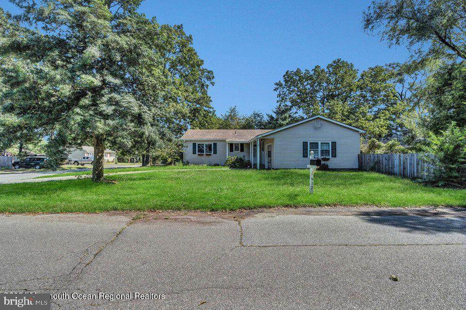912 Oakdale Street - Photo 1
