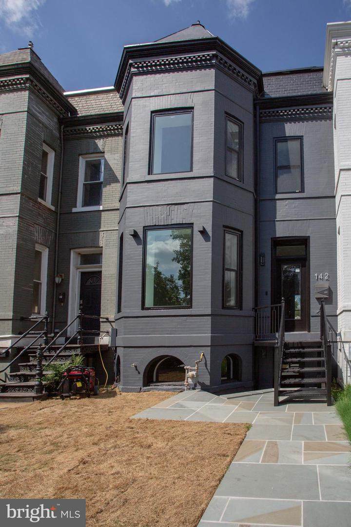 142 R Street - Photo 1