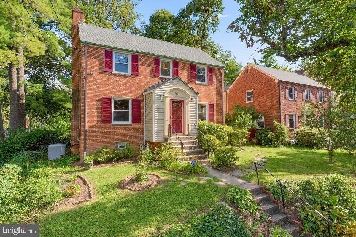 1604 Highland Drive - Photo 1