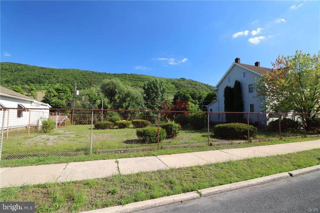Lehigh Avenue - Photo 1