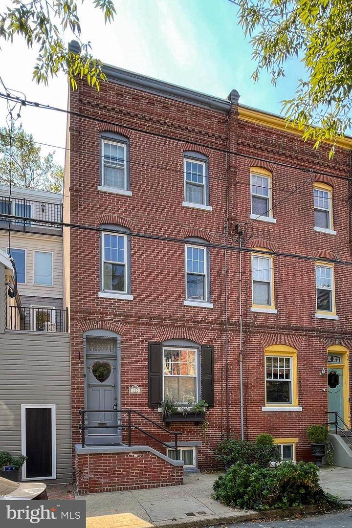 130 Bainbridge Street - Photo 1