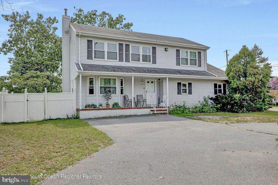 1079 Bay Avenue - Photo 1