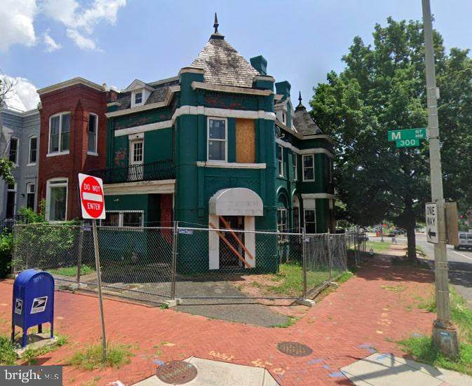 318 M Street - Photo 1