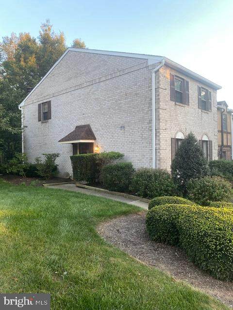 200 Glen Place - Photo 1