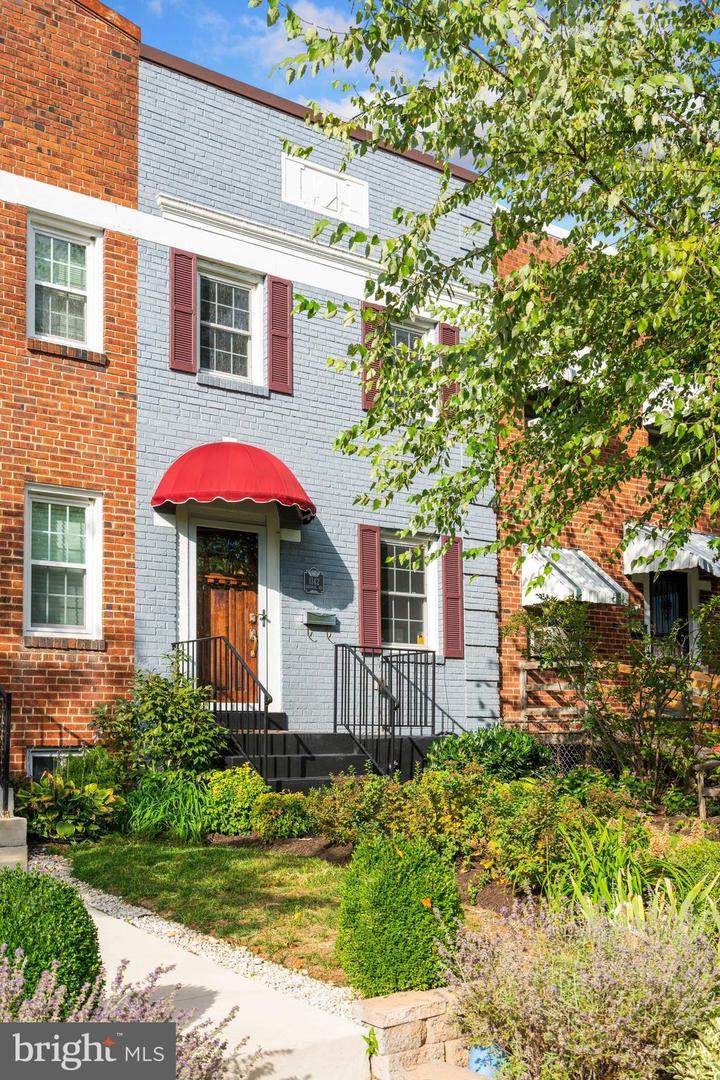 1142 Colonial Avenue - Photo 1