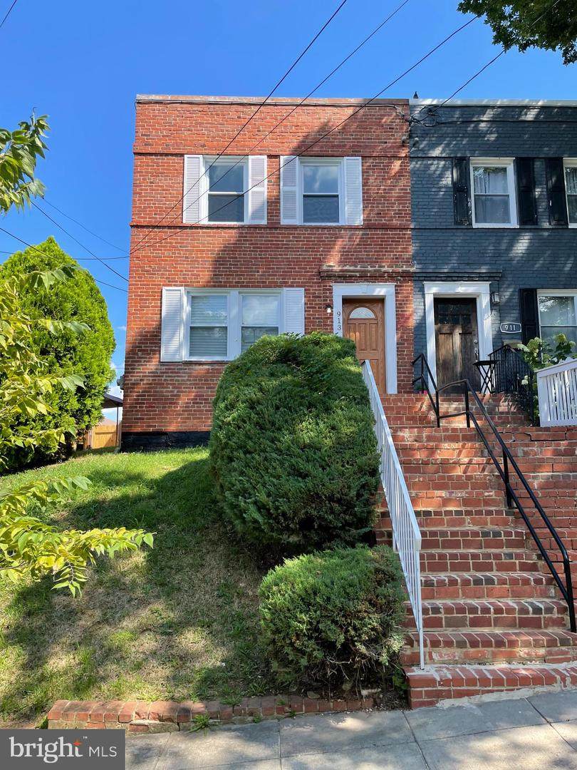 913 47TH Street - Photo 1