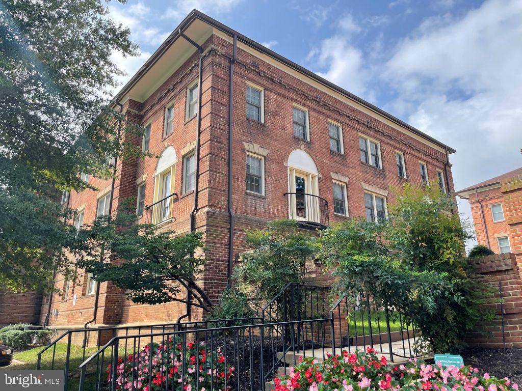 1119 Pitt Street - Photo 1