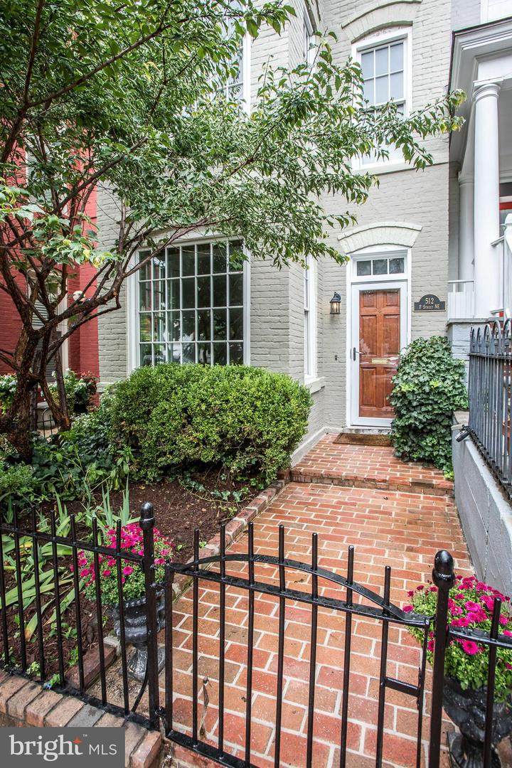 512 F Street - Photo 1