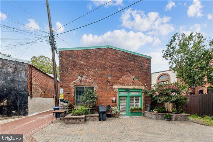 318 7TH Street - Photo 1