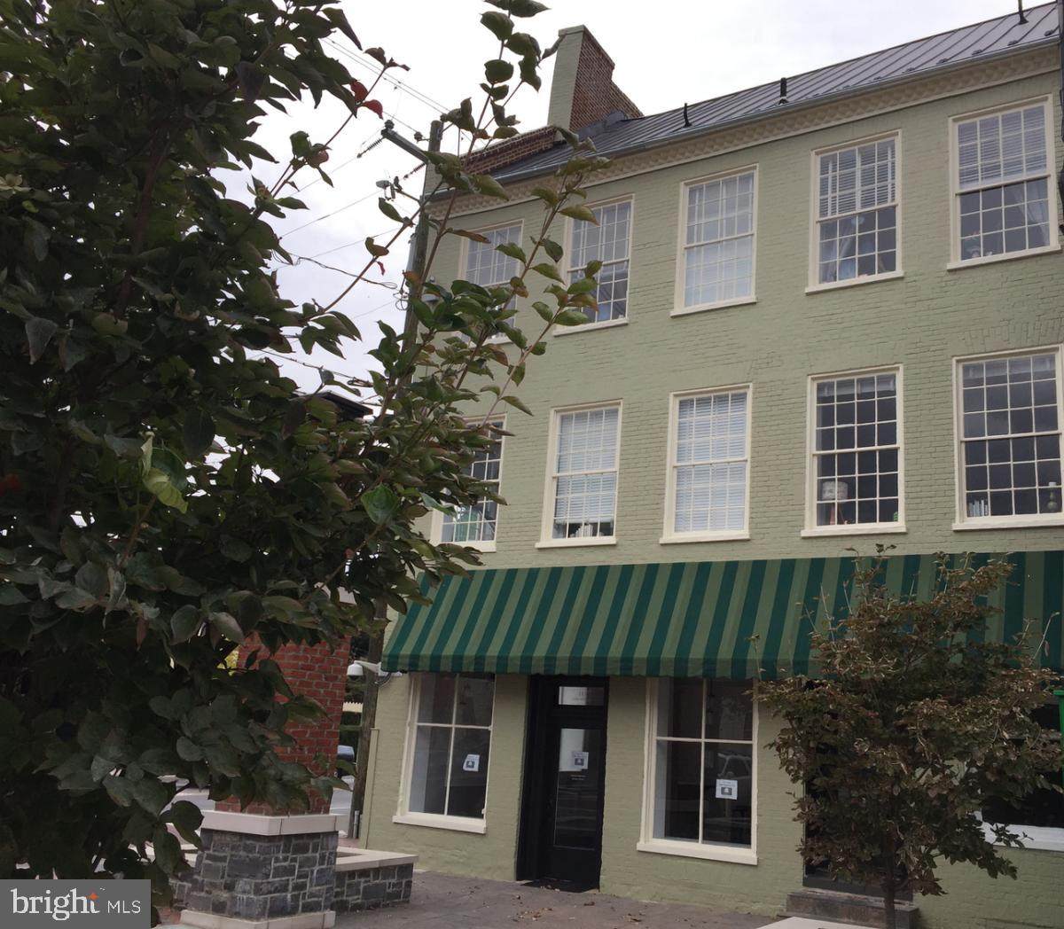 139 Loudoun Street - Photo 1