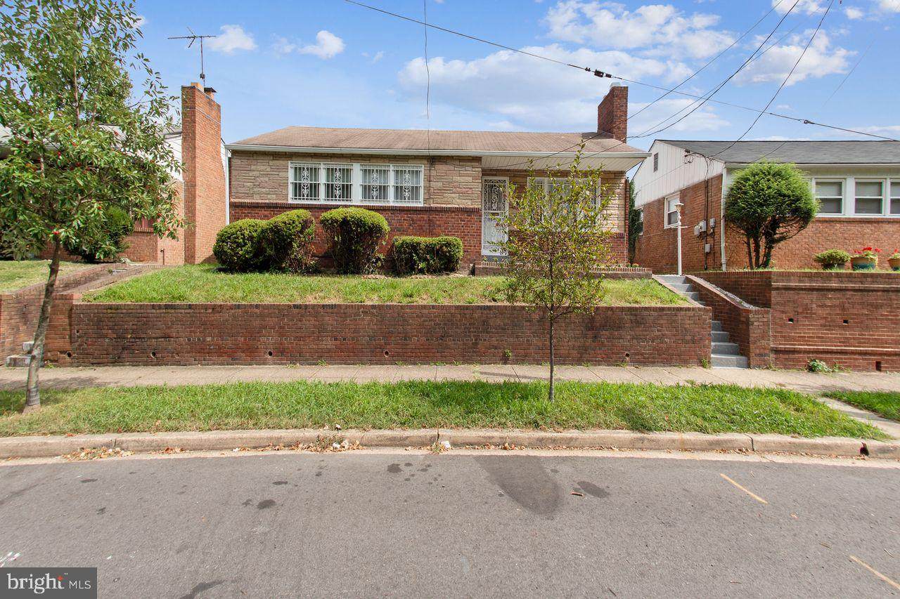 864 Burns Street - Photo 1