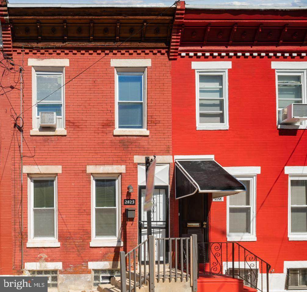 2025 Watkins Street - Photo 1