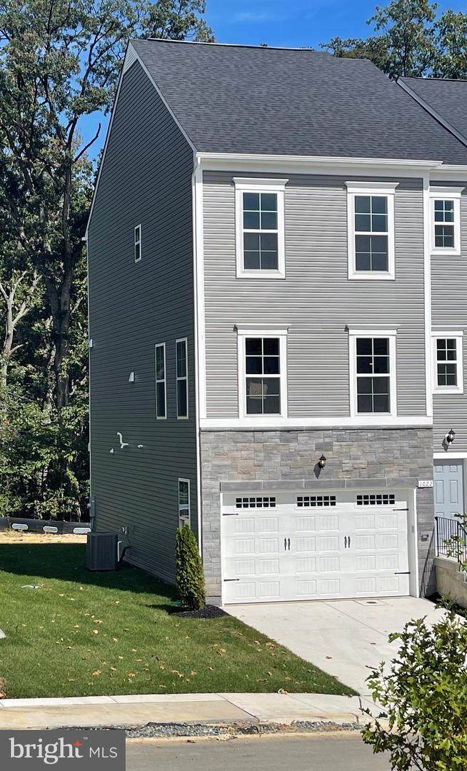 1022 Overlook Way - Photo 1