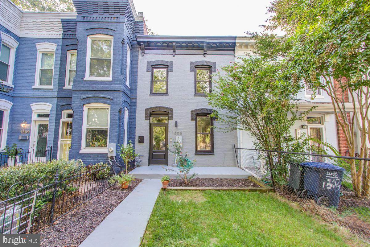 1305 Potomac Avenue - Photo 1