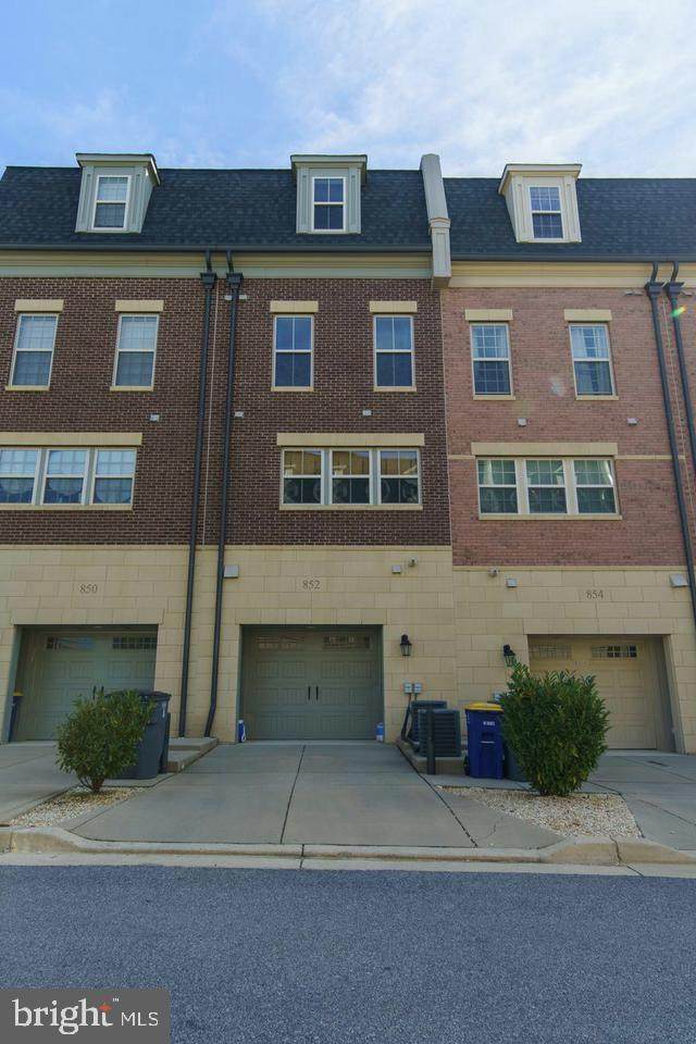 852 Regents Square - Photo 1