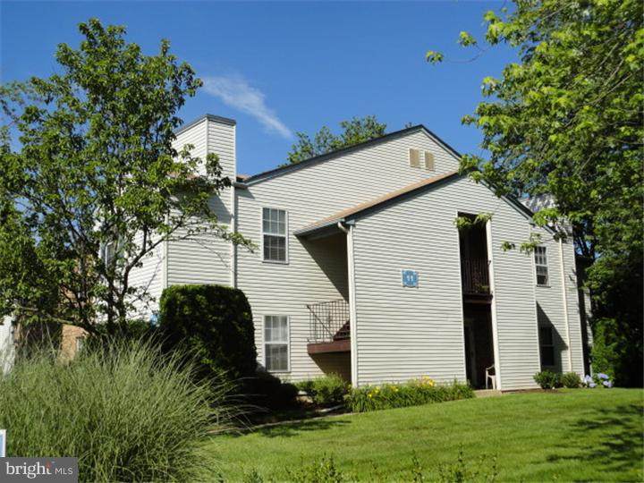 82 Center - Photo 1