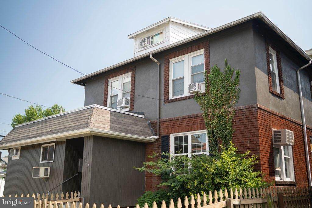 1723 Paxton Street - Photo 1