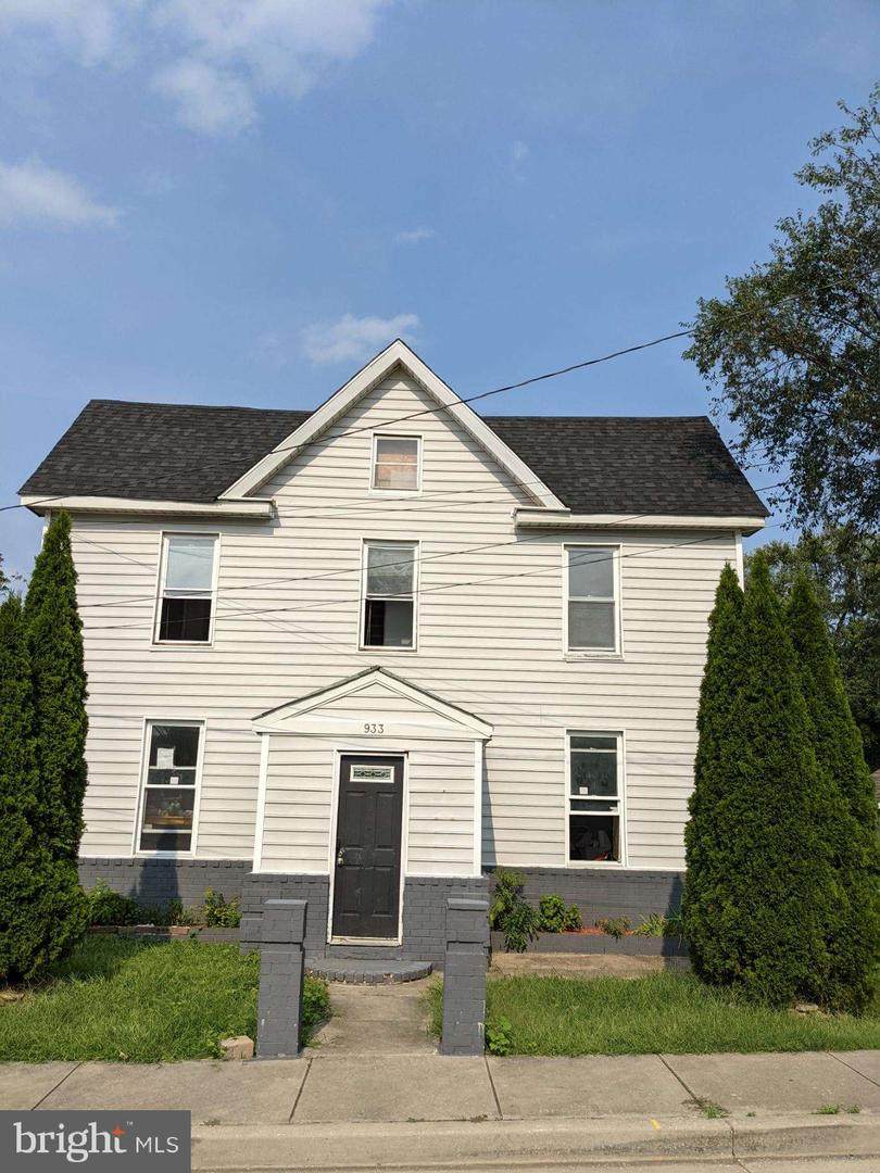933 Wilmington Avenue - Photo 1