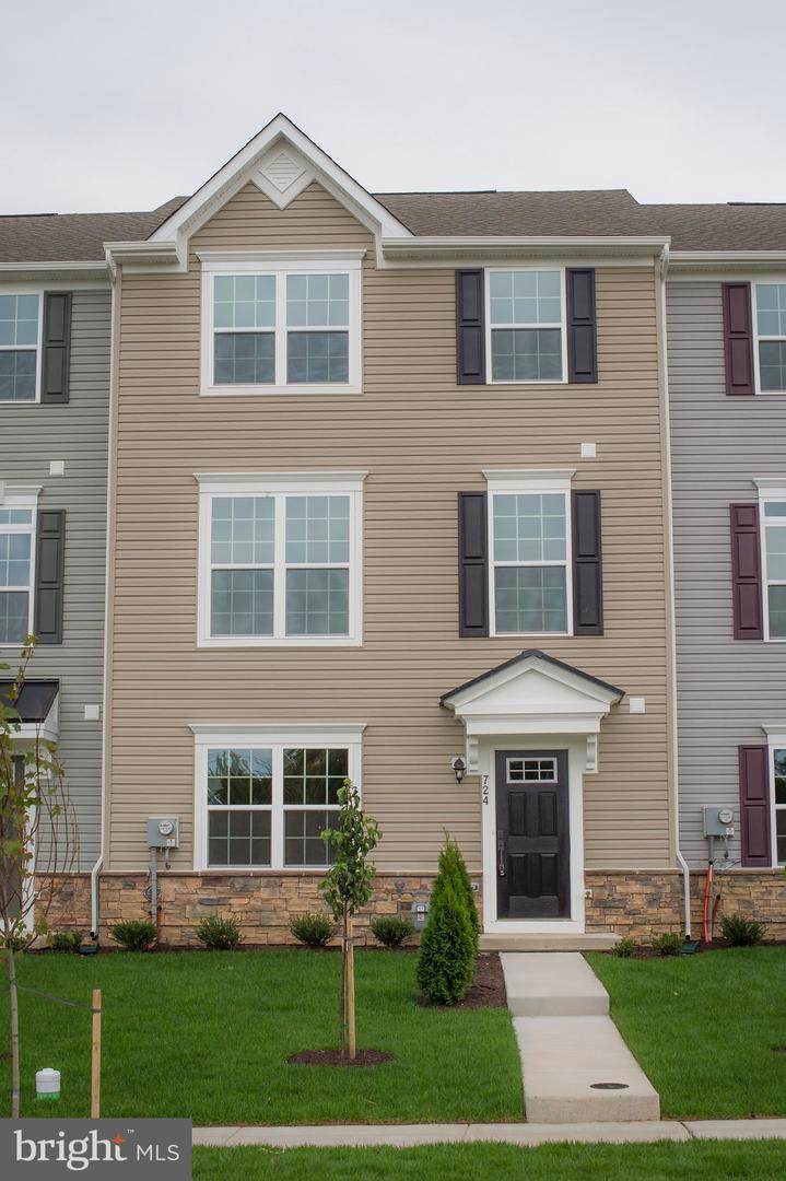 724 Rosemary Way - Photo 1