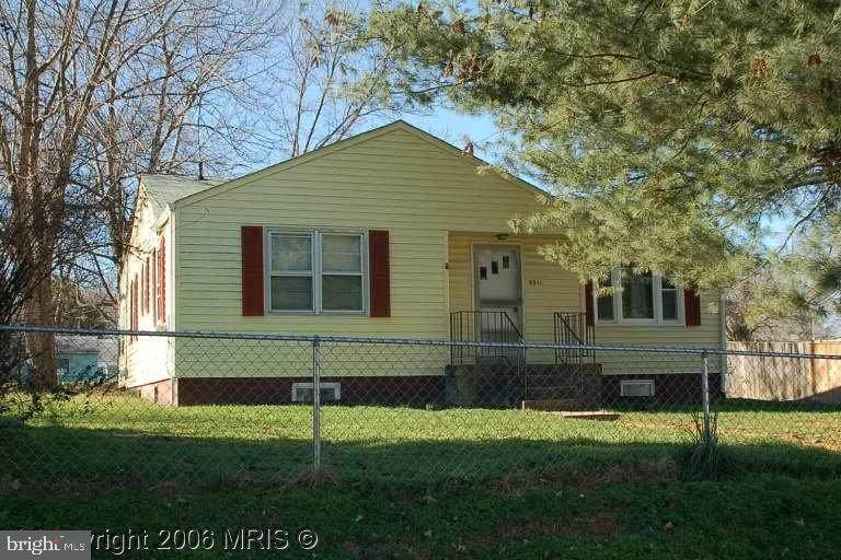 8911 Clayton - Photo 1