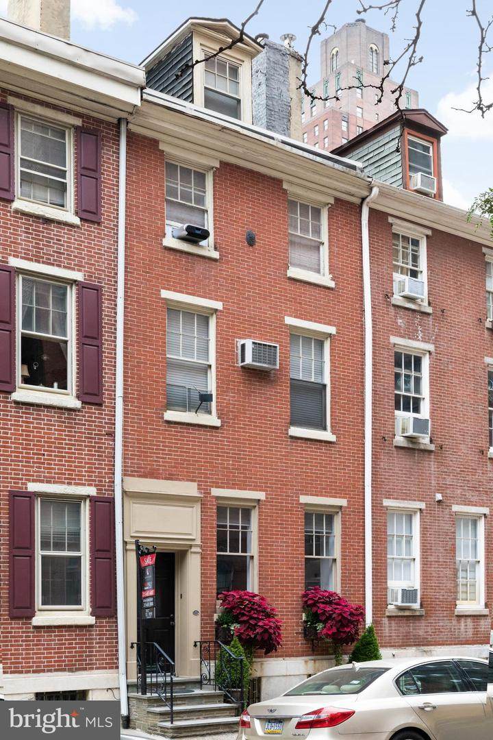 310 16TH Street - Photo 1