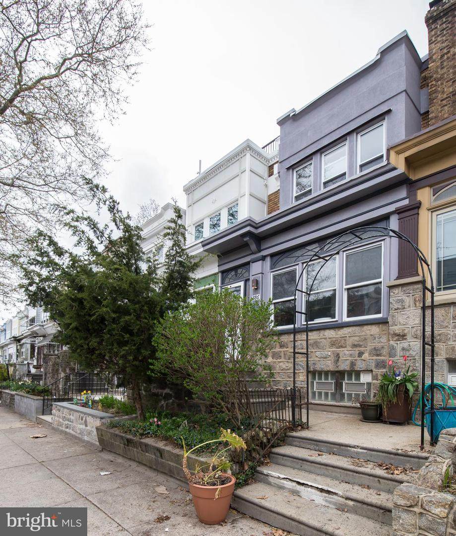886 Corinthian Avenue - Photo 1