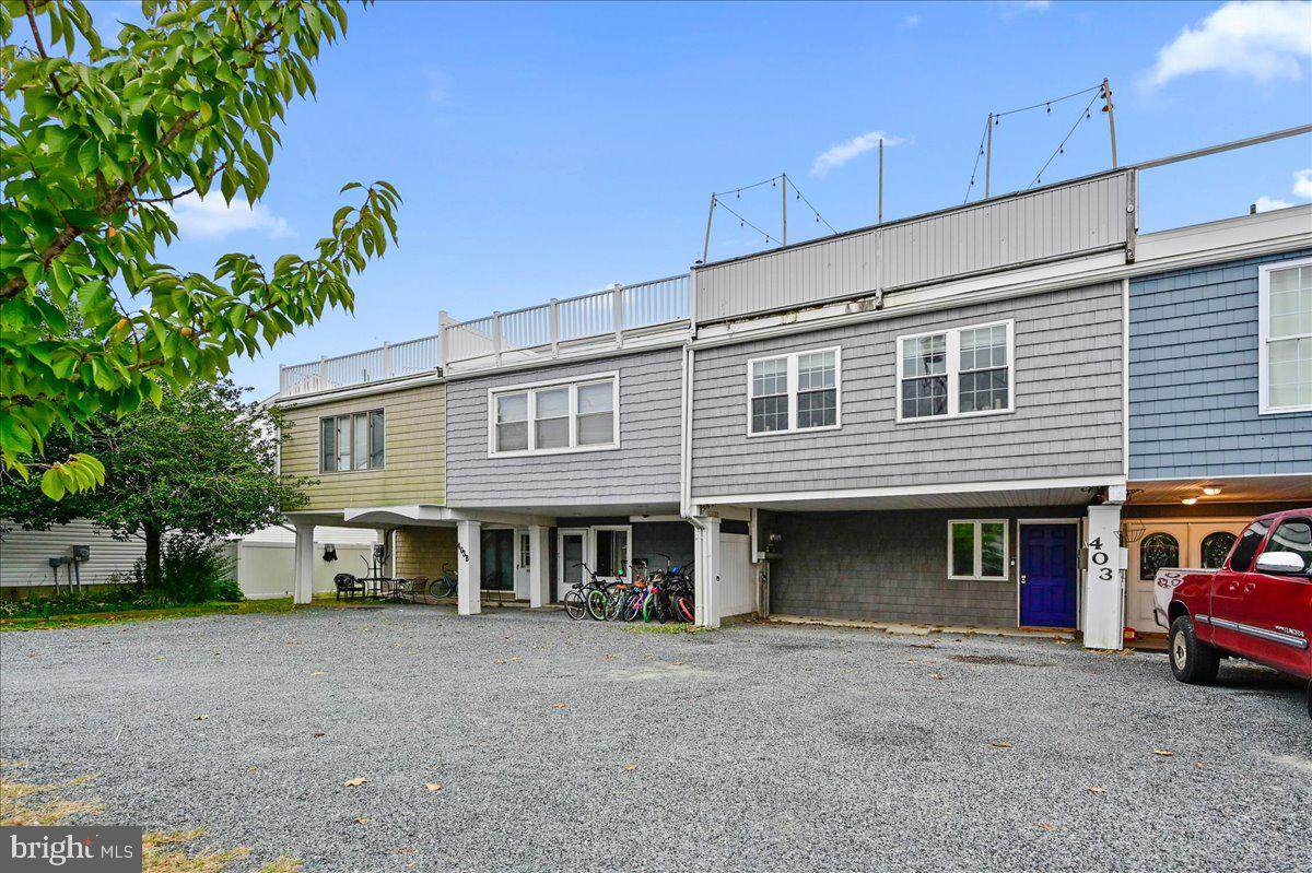 403 Lark Ln - Photo 1