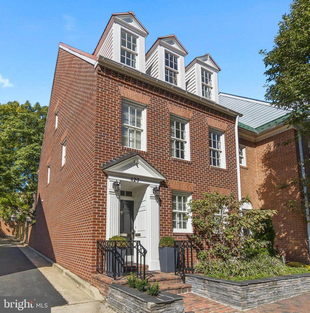 420 Pitt Street - Photo 1