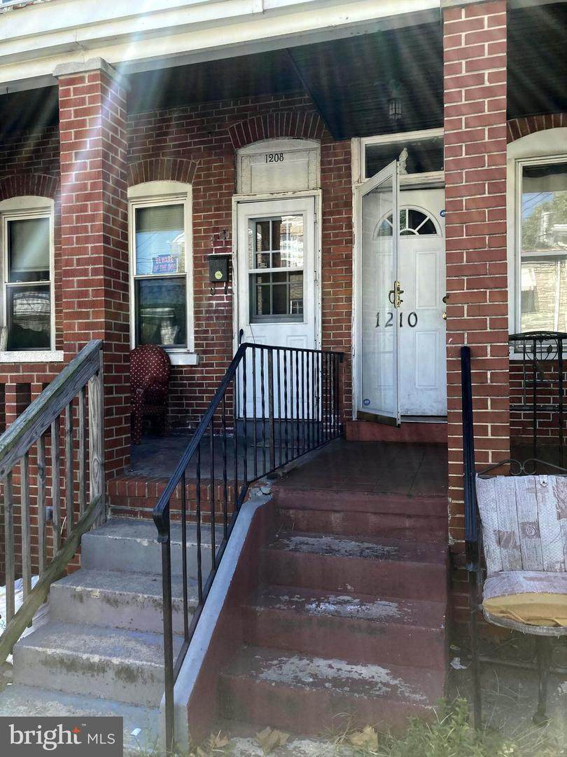 1210 Oak Street - Photo 1