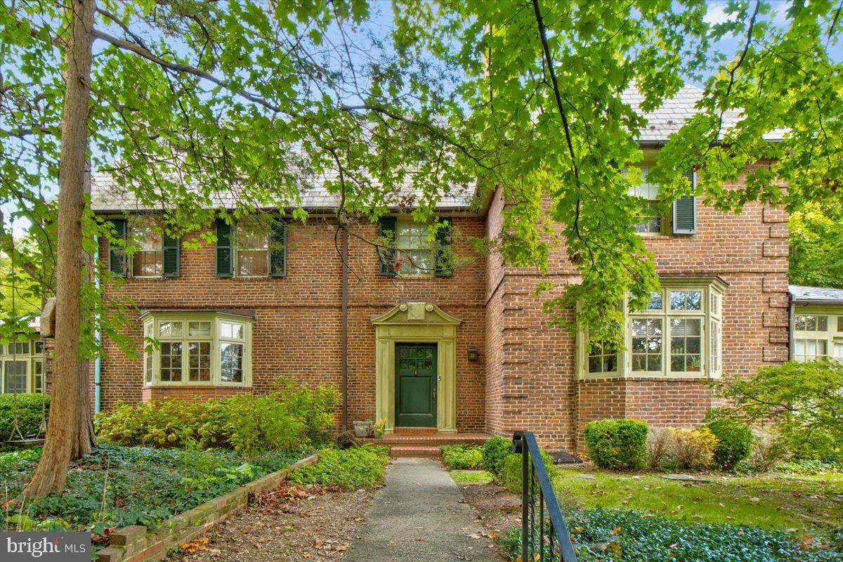 620 University - Photo 1