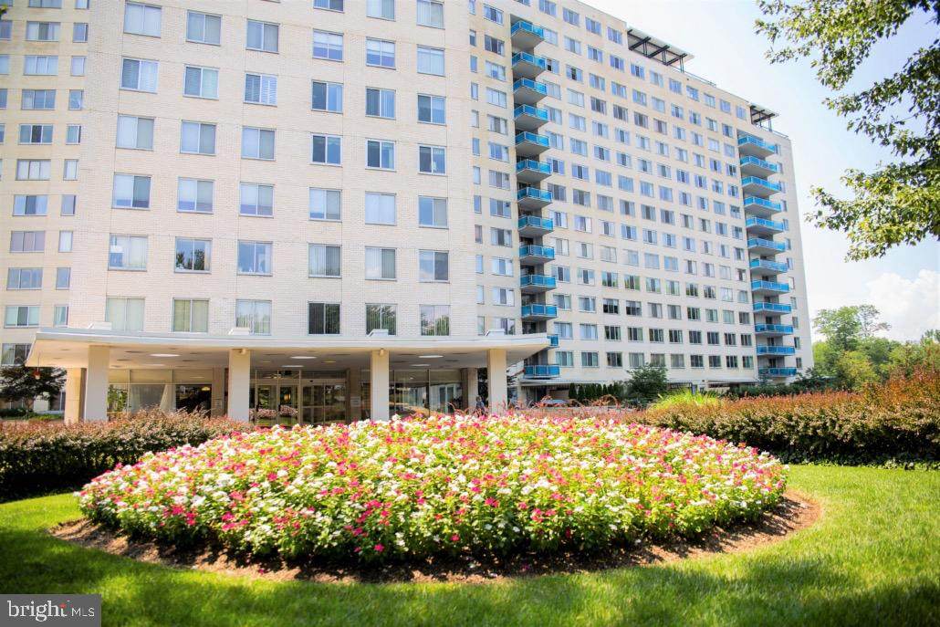 10500 Rockville Pike - Photo 1