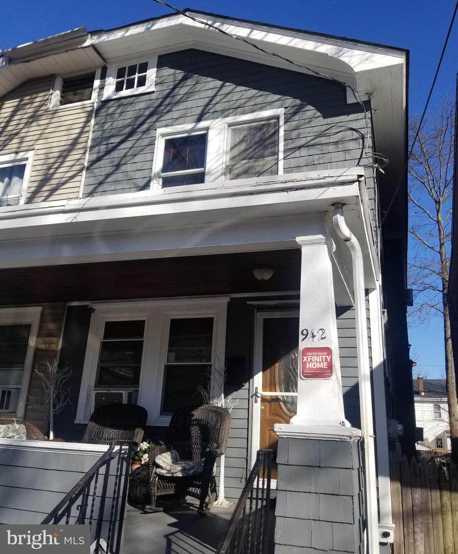 942 Melrose Avenue - Photo 1