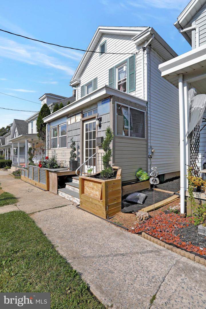 731 East Washington - Photo 1
