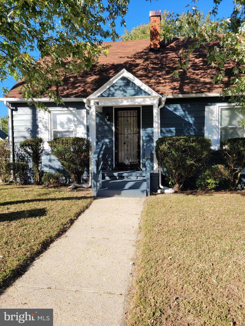 613 Booth Street - Photo 1