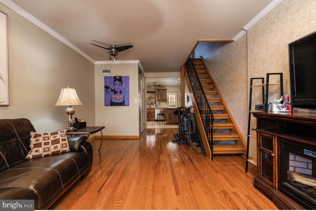2344 Hutchinson Street - Photo 1