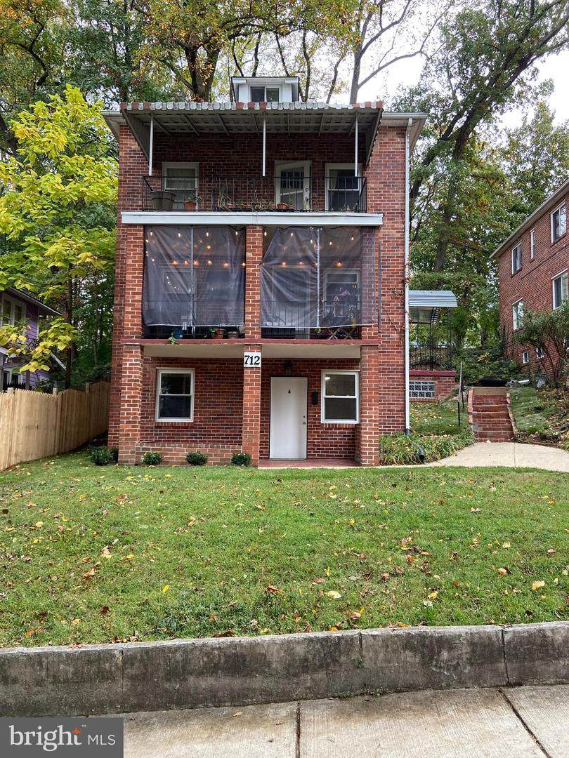712 Maplewood Avenue - Photo 1