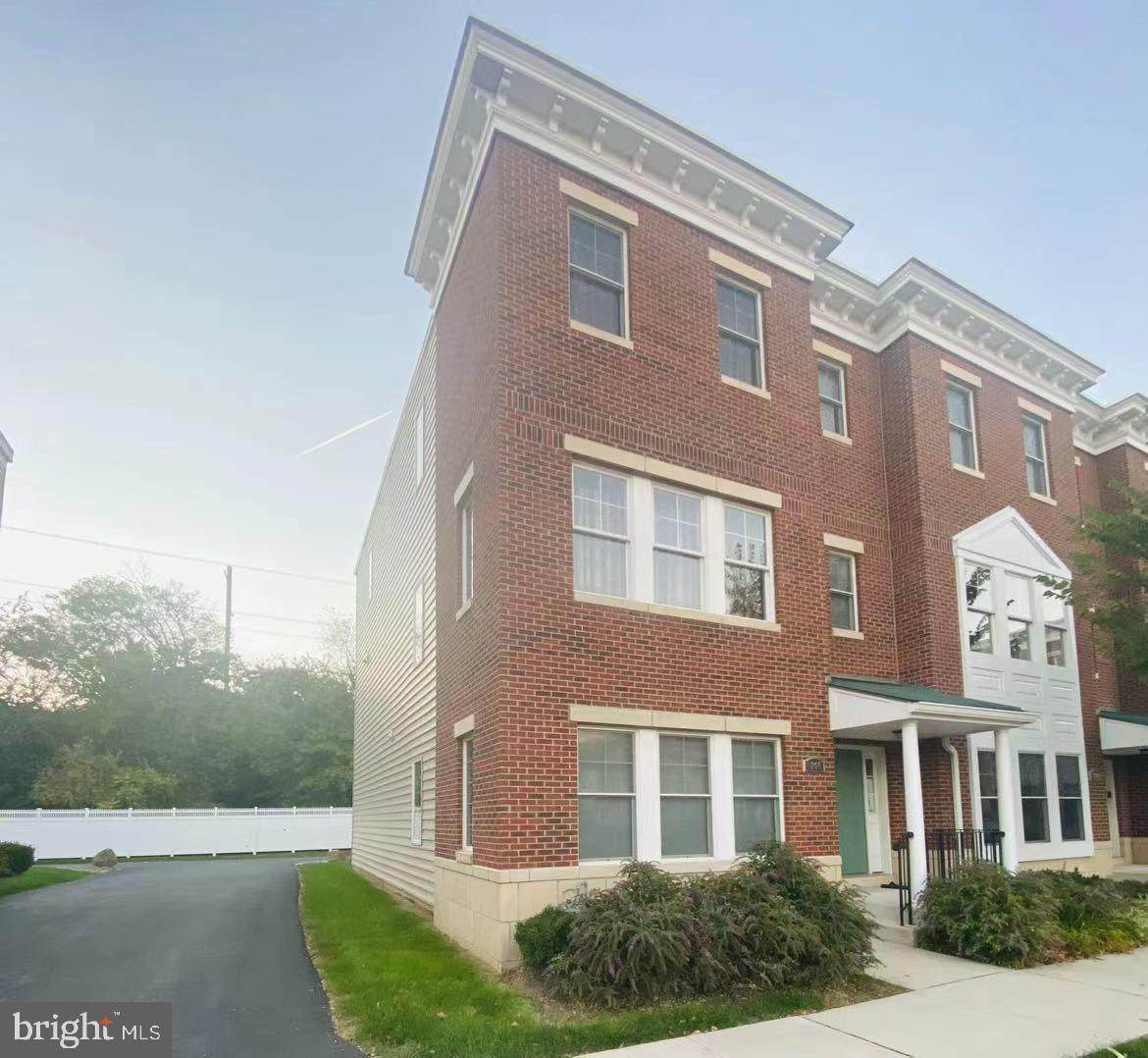 3206 Trieste Way - Photo 1