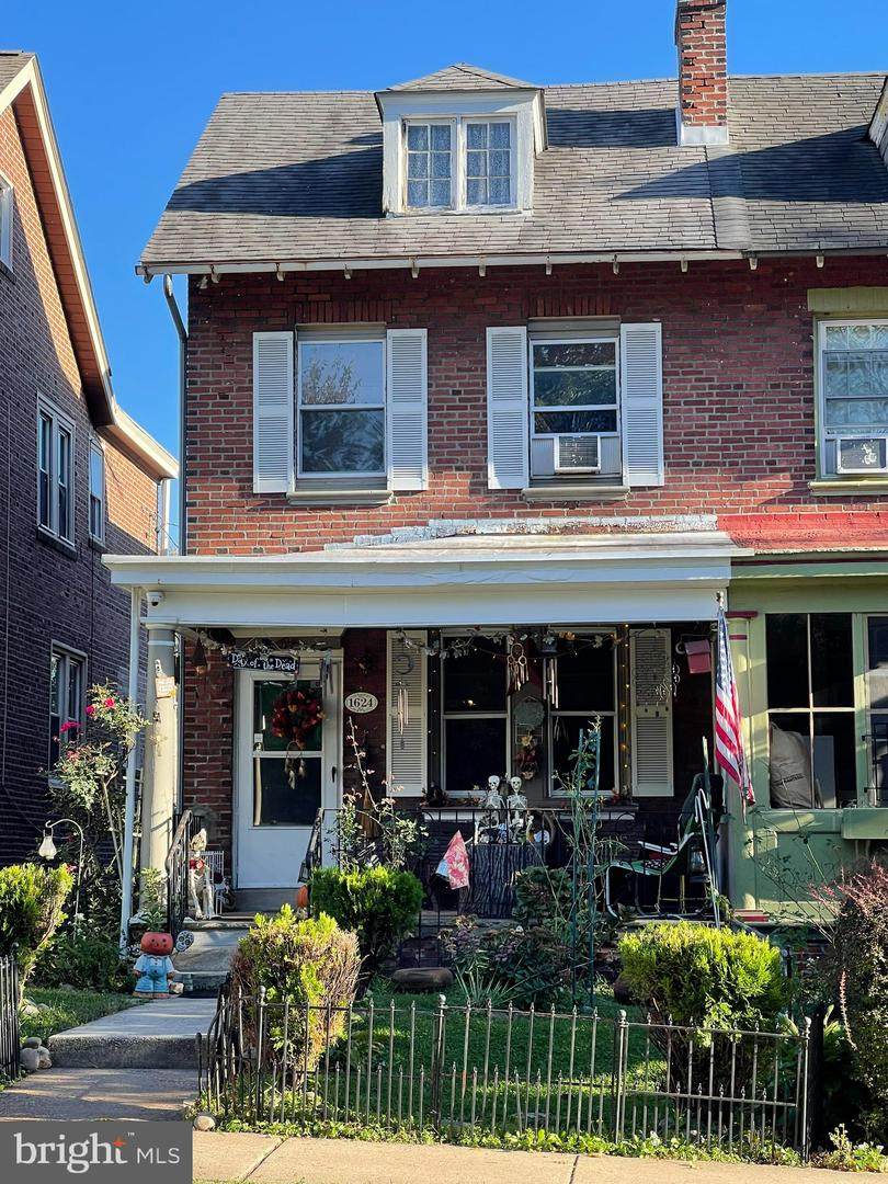 1624 Powell Street - Photo 1