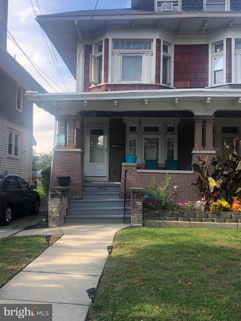 209 Hillcrest Avenue - Photo 1