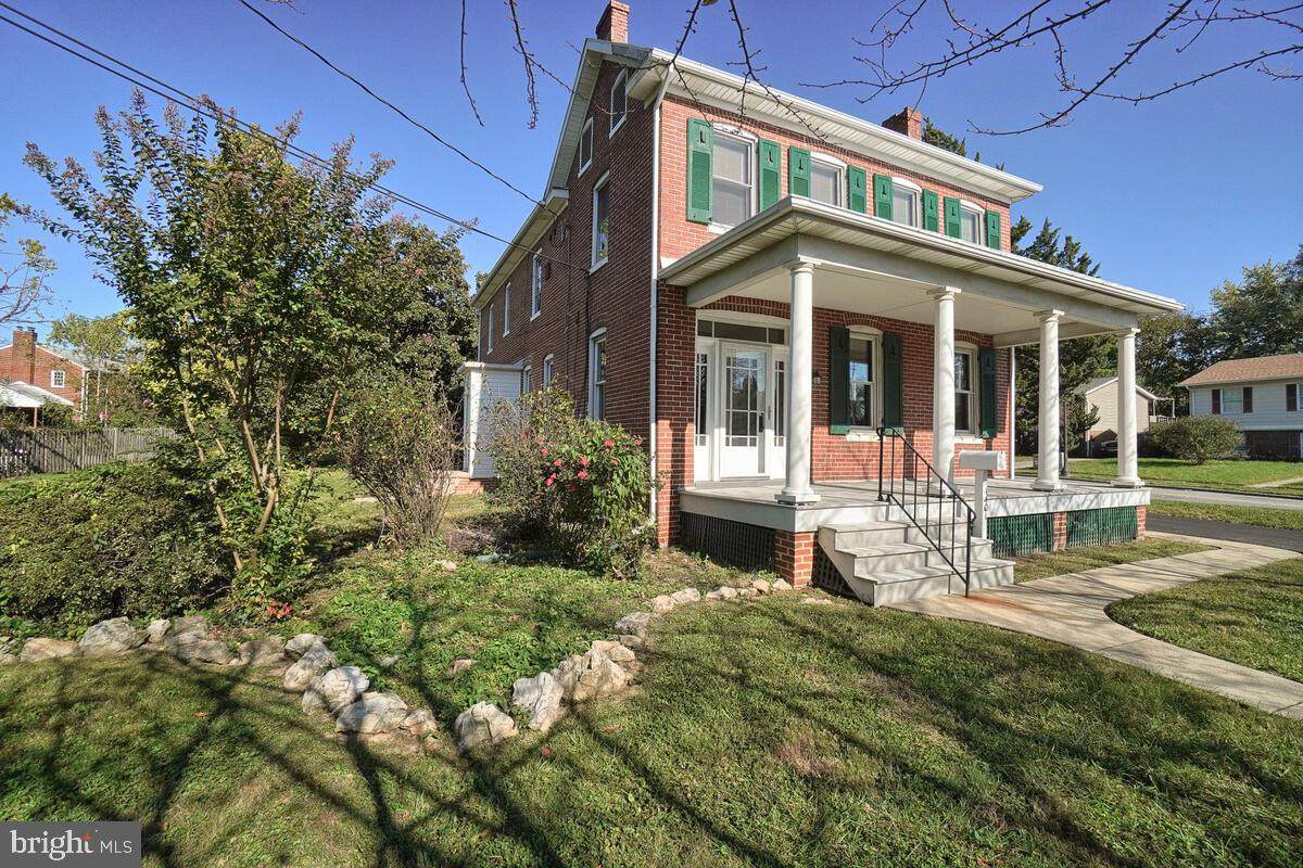 1401 Rosemont Avenue - Photo 1