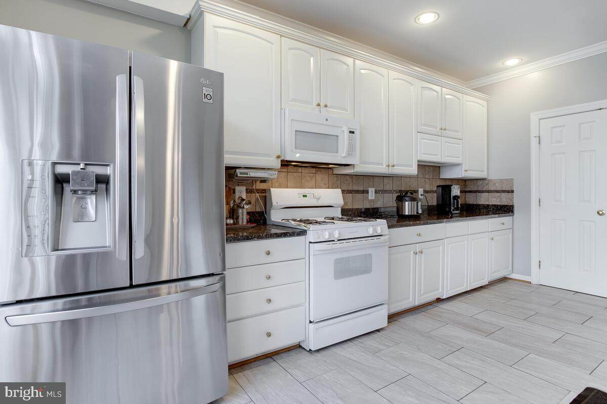 2202 Sussex Way - Photo 1