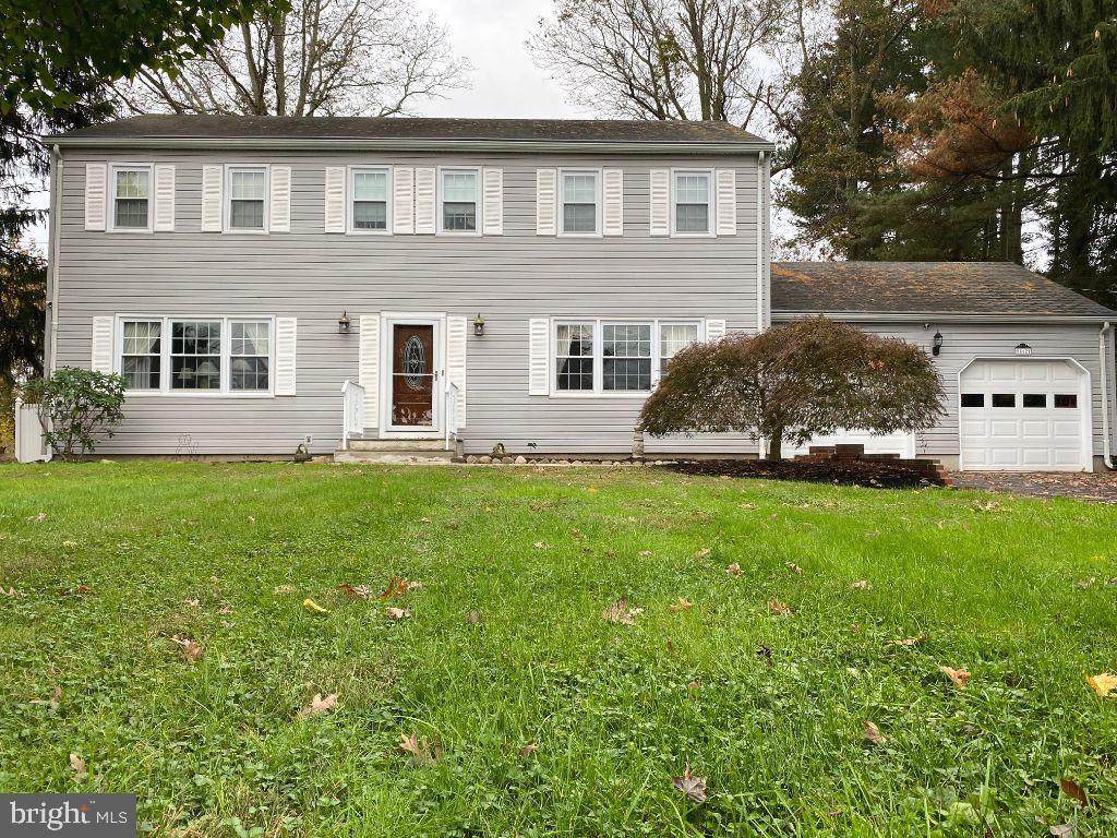 812 Windsor Perrineville Road - Photo 1