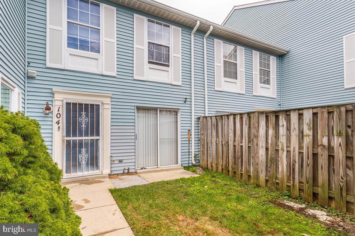 104 Firethorn Court - Photo 1