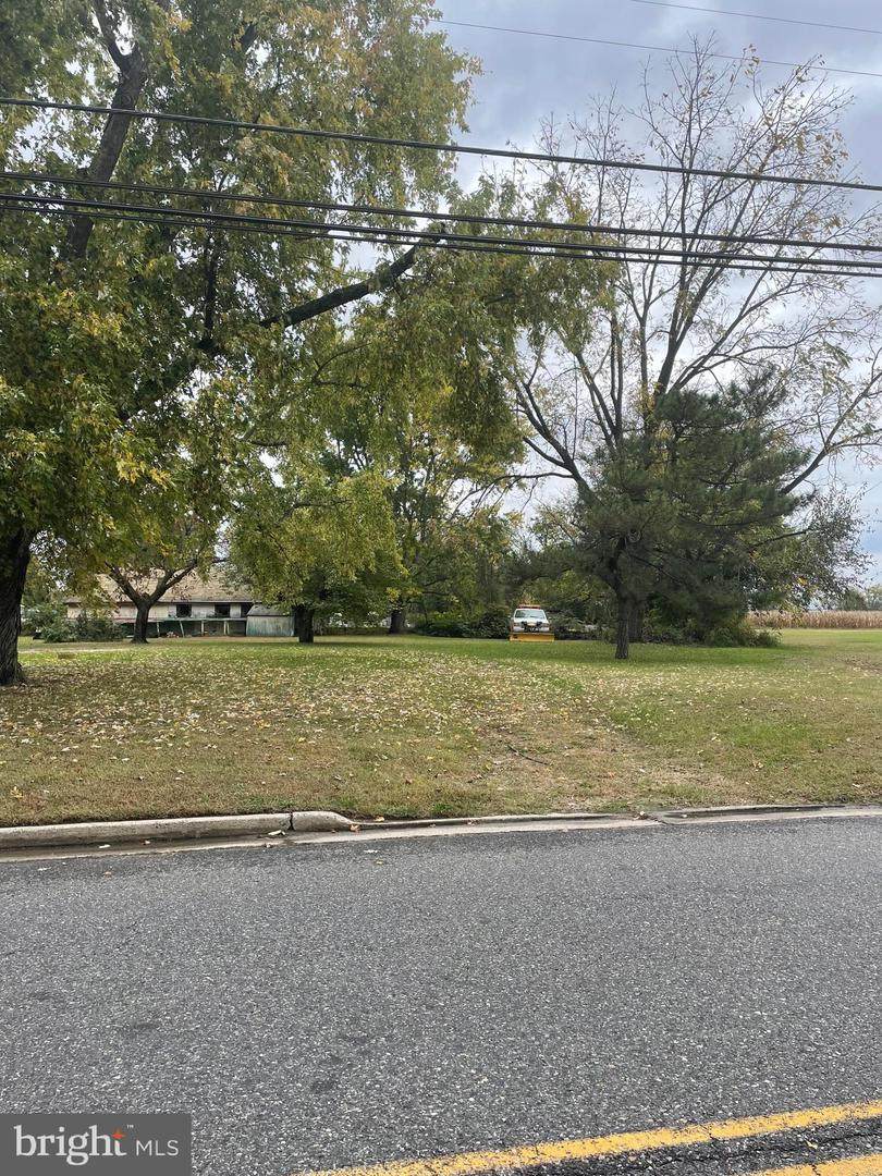 33 Railroad Avenue - Photo 1