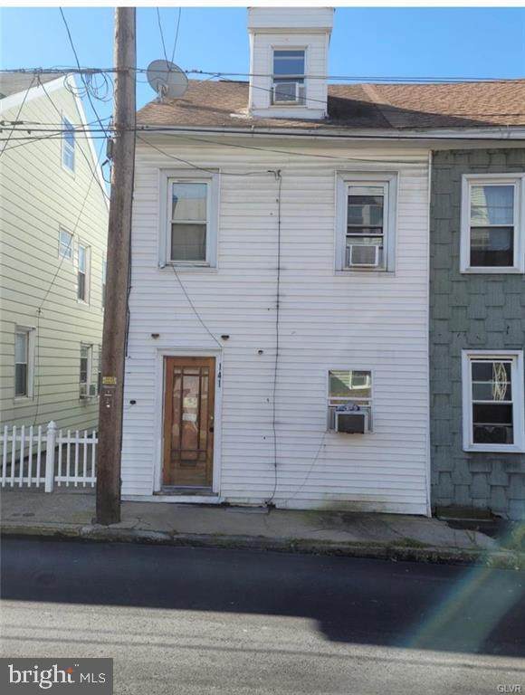 141 Carbon Street - Photo 1