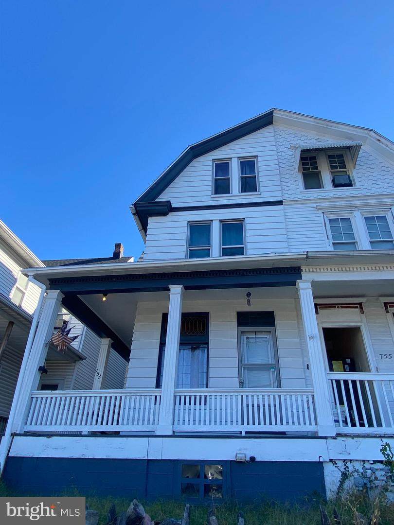 753 21ST Street - Photo 1