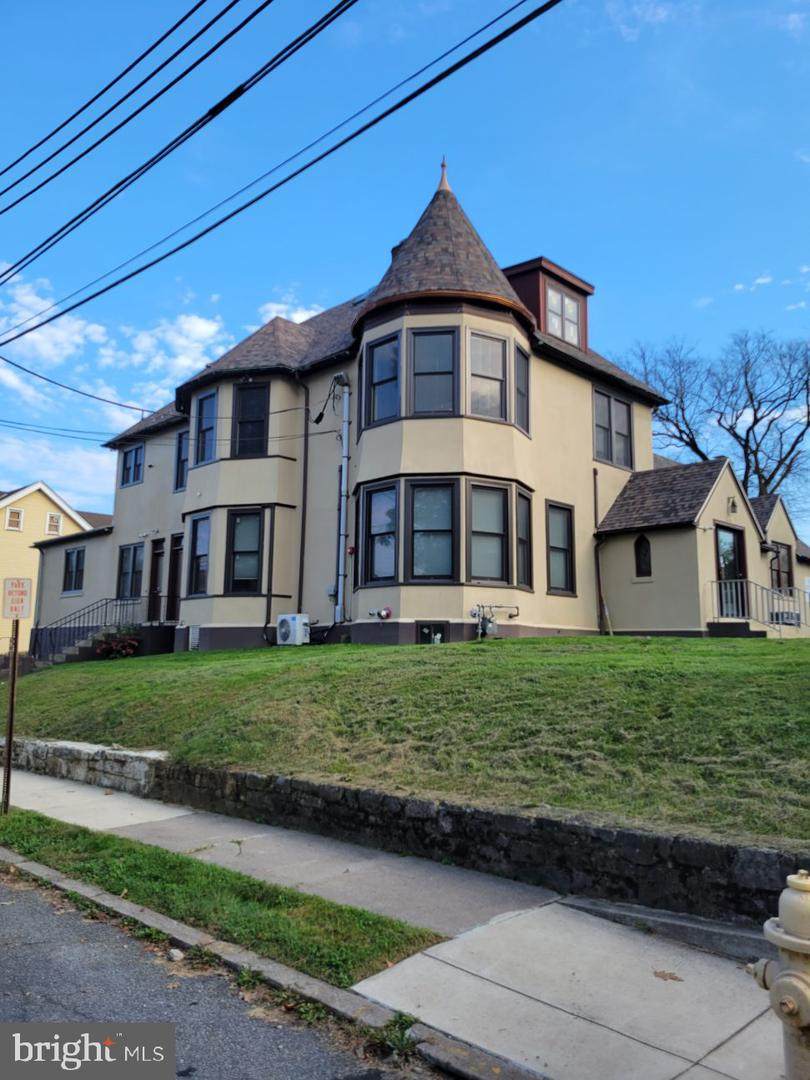 241 13TH Street - Photo 1