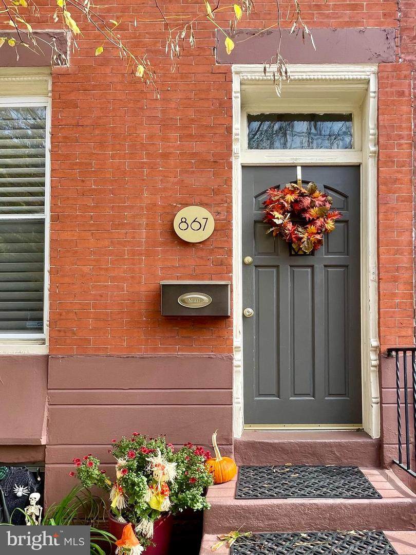867 28TH Street - Photo 1