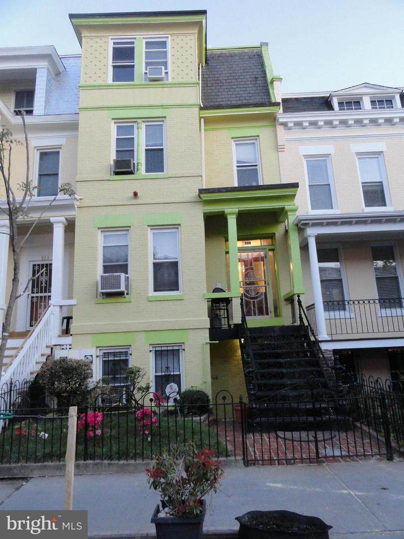 706 Quincy Street - Photo 1