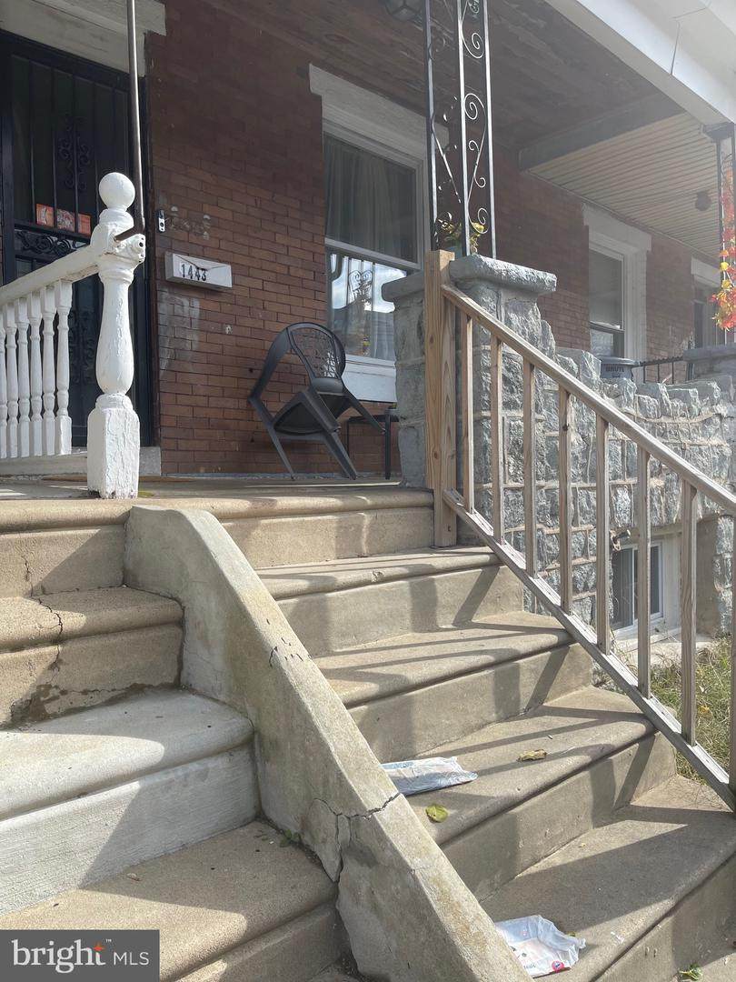 1443 Hobart Street - Photo 1
